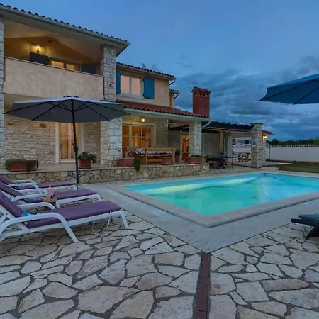 Villa Olivia 3km Beach Galižana